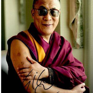 The 14th Dalai Lama Tenzin Gyatso Spiritual Leader Signed 8X10 Photo